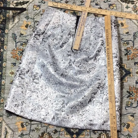 🪞Ellen Tracy Silver Metallic A-Line Knee Length Lined Back Zip - Picture 7 of 9